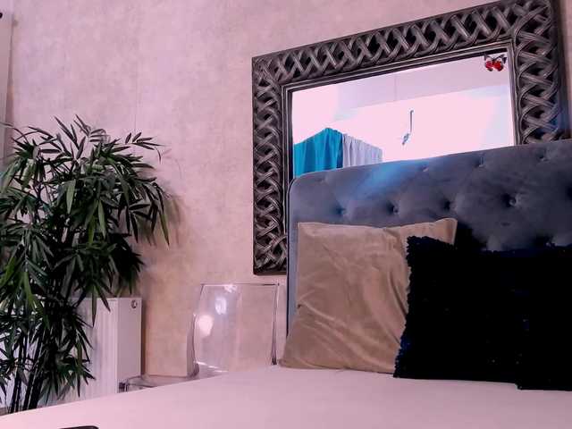 EmaCarter live cam on BongaCams