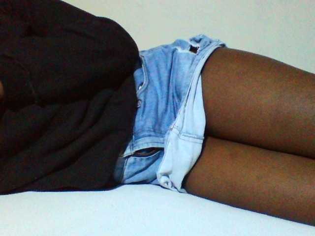 Sexyyves live cam on BongaCams