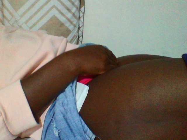 Sexyyves live cam on BongaCams