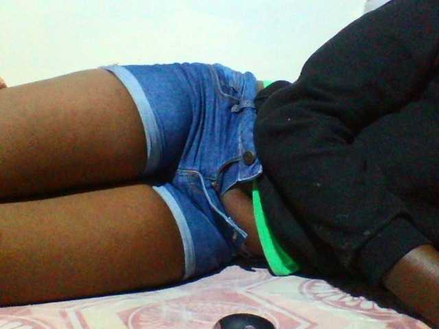 Sexyyves live cam on BongaCams