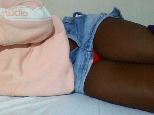 Sexyyves live cam on BongaCams