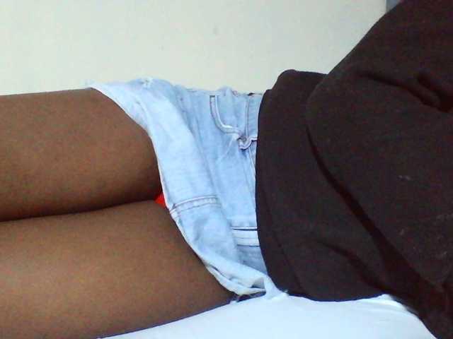 Sexyyves live cam preview