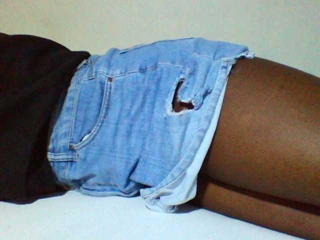 Sexyyves live cam on BongaCams