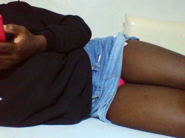 Sexyyves live cam on BongaCams