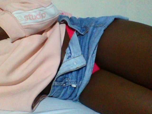 le modèle Sexyyves est en webcam porno dans un show sur le site bongacams, il possède les tags suivants: Ebony,Brunette,Shaved