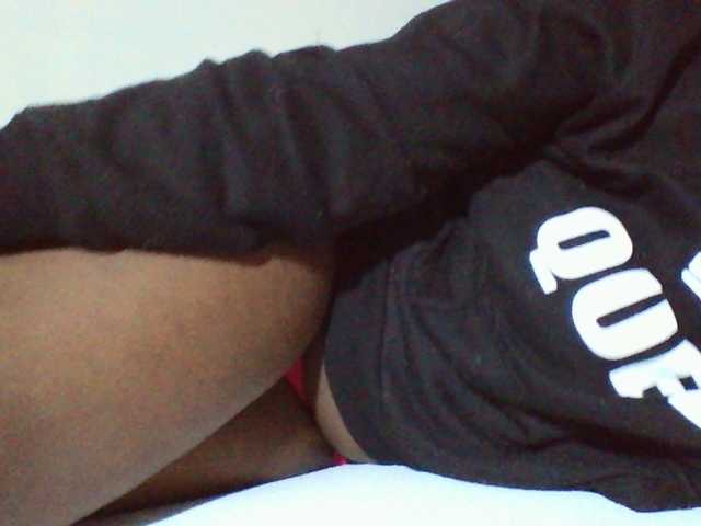 Sexyyves live cam preview