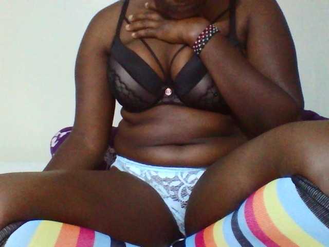 Sexyyves live cam on BongaCams