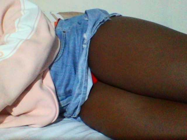 Sexyyves live cam on BongaCams
