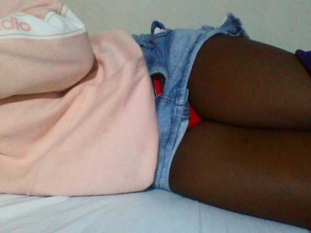 Sexyyves live cam on BongaCams