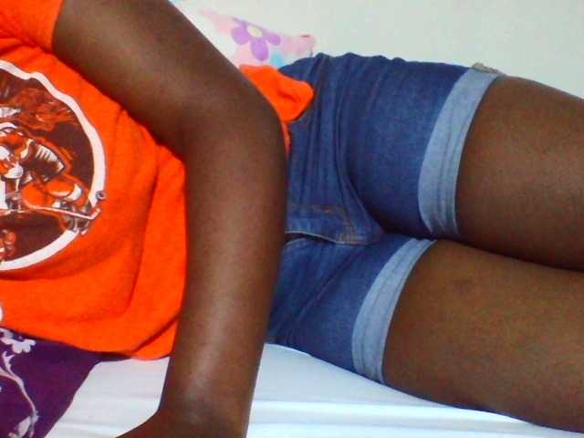 Sexyyves live cam on BongaCams