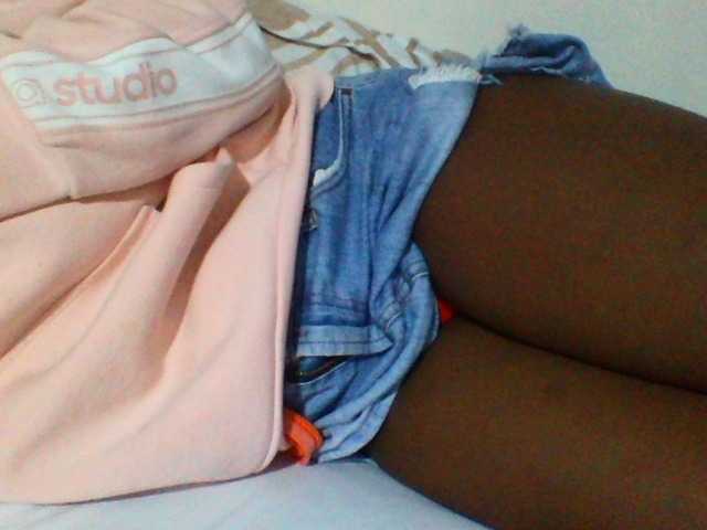 Sexyyves live cam on BongaCams