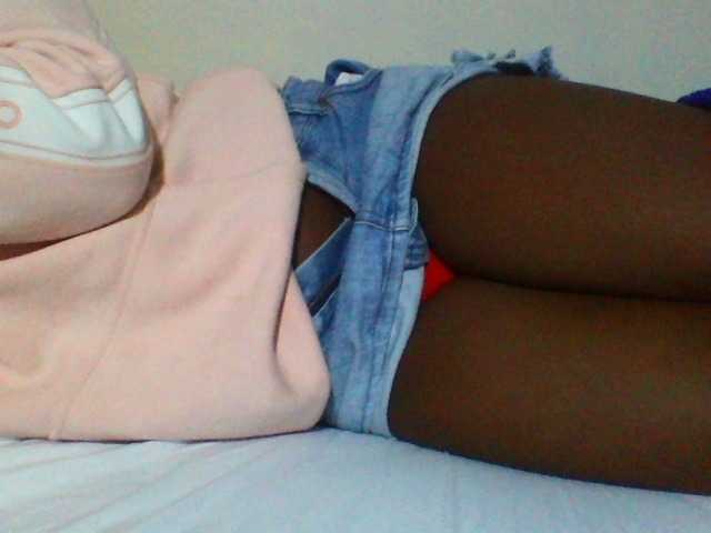 Sexyyves live cam on BongaCams