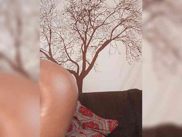 BEENCEE Live Webcam on BongaCams