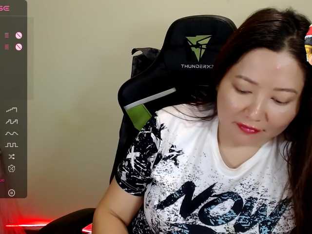 LisaAsianFlower live cam preview
