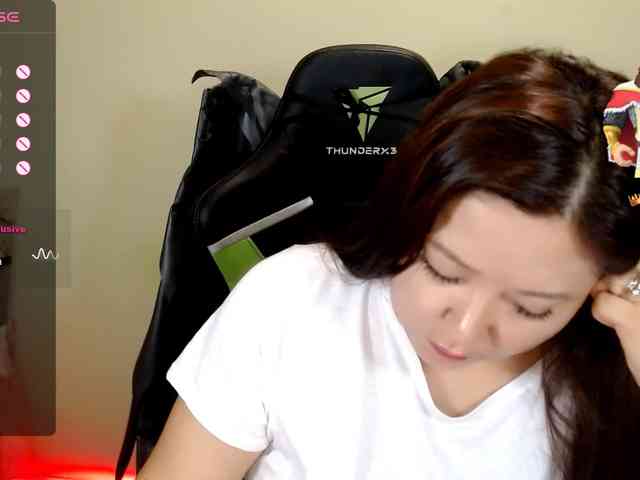 LisaAsianFlower webcam