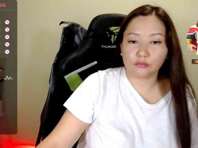 LisaAsianFlower webcam