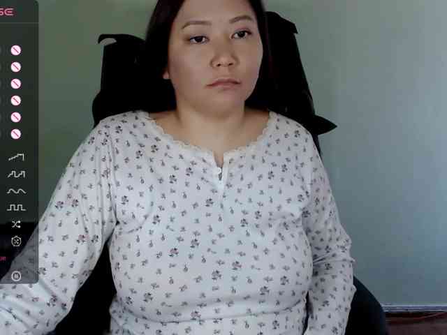 LisaAsianFlower webcam