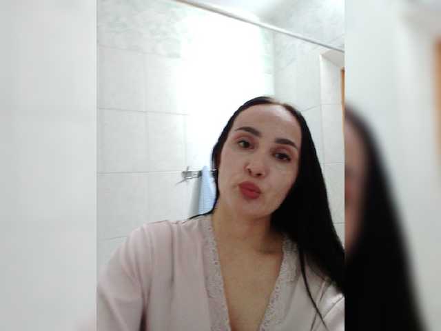 MILEEDI live cam preview