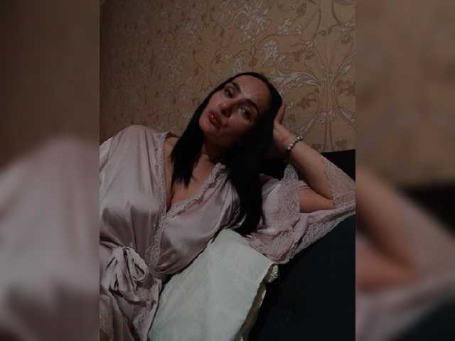 MILEEDI live cam preview