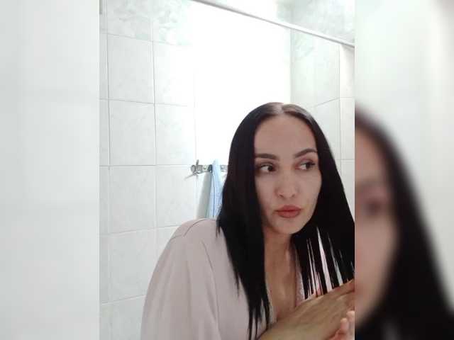 MILEEDI live cam preview