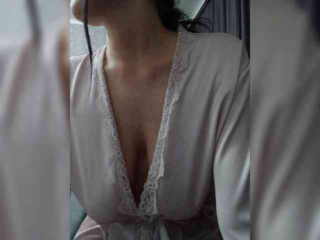 Mileedi's cam show statistics and live stream