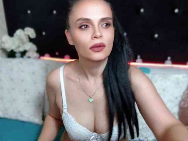 Sweeteest-Julie Live Webcam on BongaCams