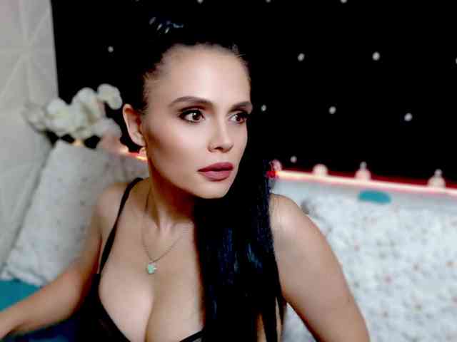 Sweeteest-Julie Live Webcam on BongaCams