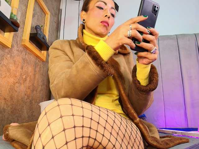 brendaliive live cam on BongaCams