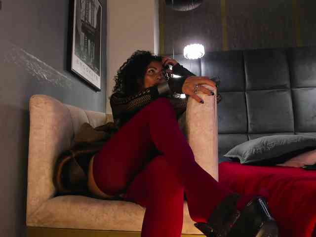 Model: brendaliive