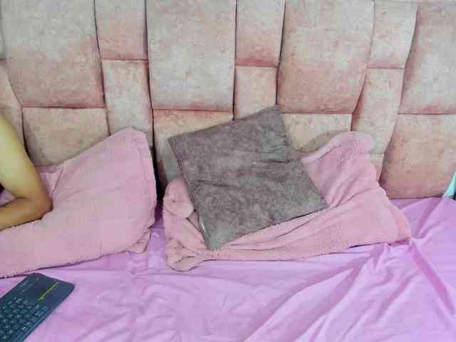 leo-alanna Sex Cam Show