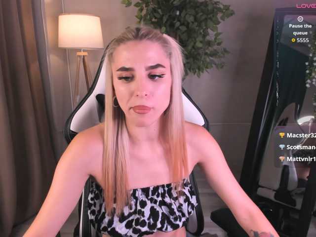 emy-angel1 live cam on BongaCams