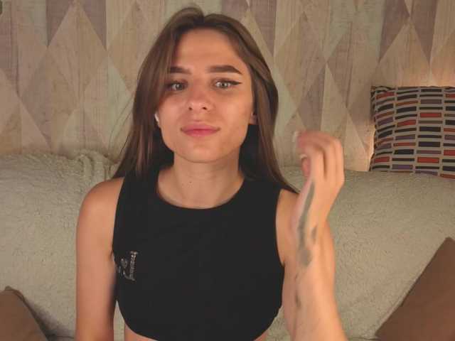 emy-angel1 live cam on BongaCams