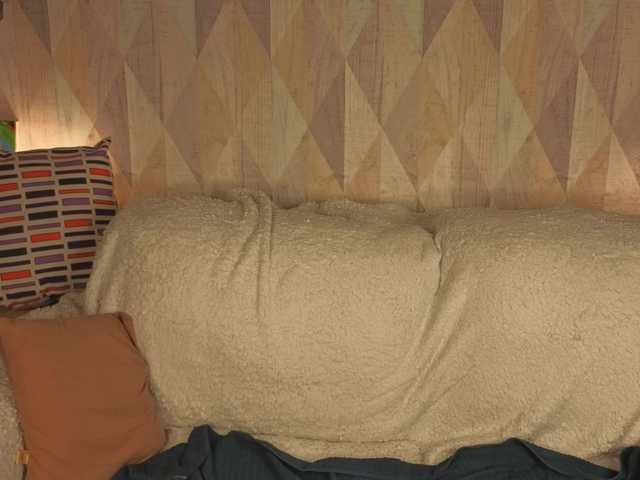 emy-angel1 live cam on BongaCams