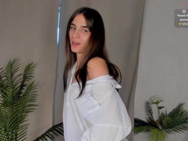 emy-angel1 live cam on BongaCams