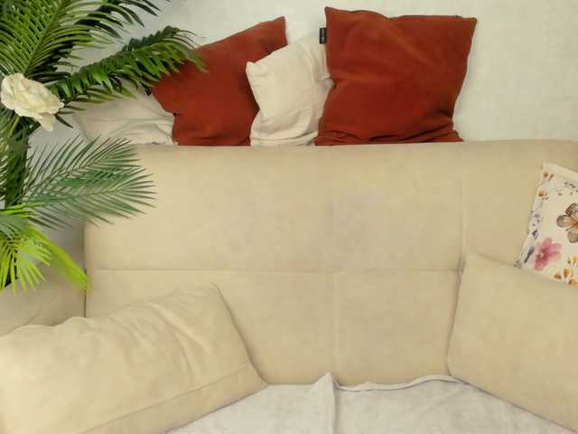 emy-angel1 live cam on BongaCams