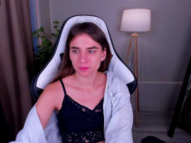 emy-angel1 live cam on BongaCams