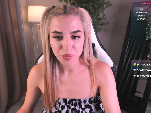 emy-angel1 live cam on BongaCams