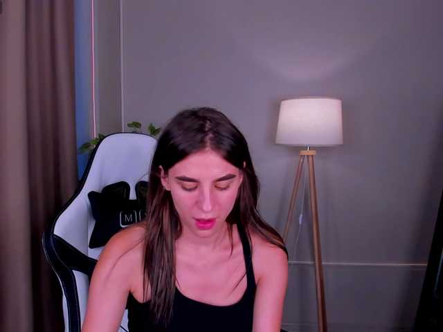emy-angel1 live cam on BongaCams