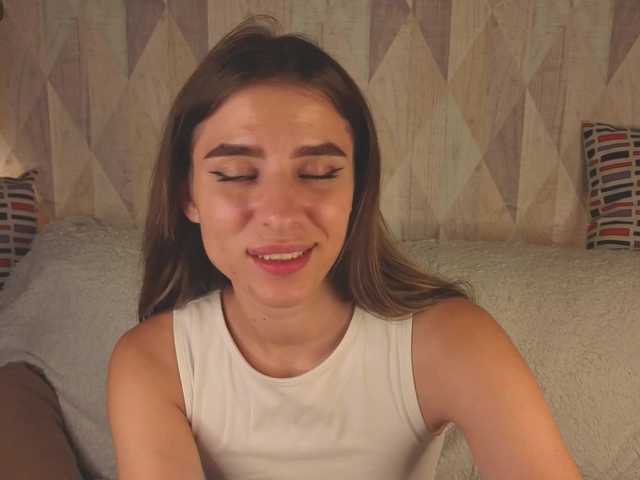 emy-angel1 live cam on BongaCams