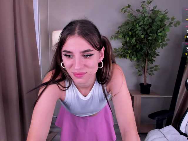 emy-angel1 live cam on BongaCams