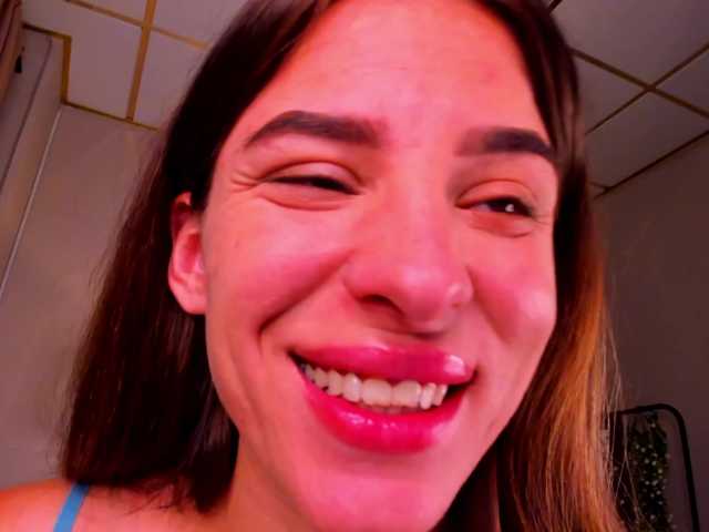 emy-angel1 live cam on BongaCams