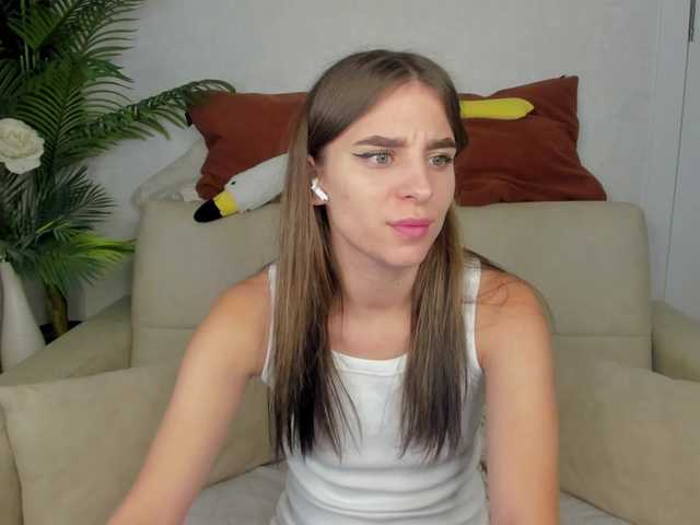 emy-angel1 live cam on BongaCams