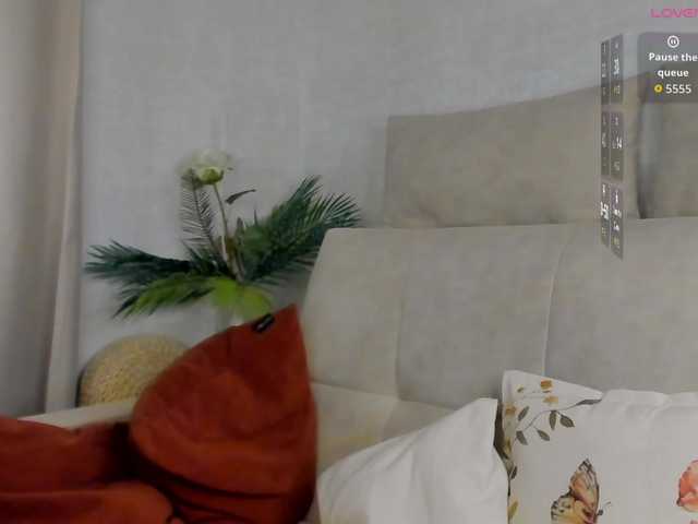 emy-angel1 live cam on BongaCams