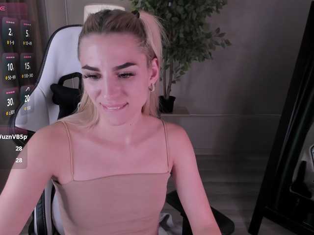emy-angel1 live cam on BongaCams