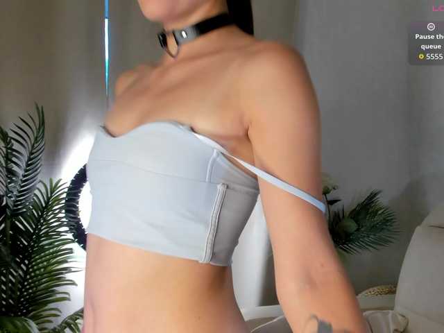 emy-angel1 live cam on BongaCams