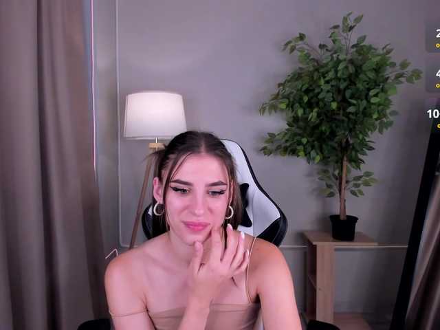 emy-angel1 live cam on BongaCams