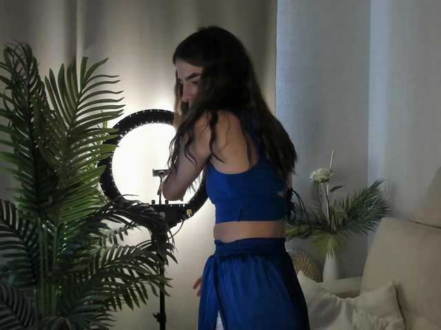 emy-angel1 live cam on BongaCams