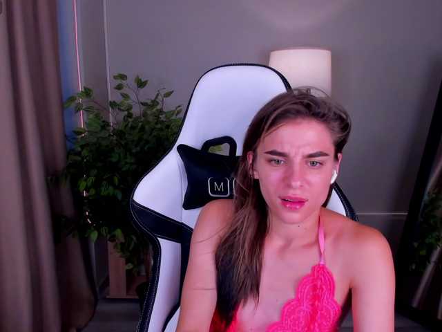 emy-angel1 live cam on BongaCams