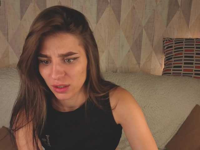 emy-angel1 live cam on BongaCams