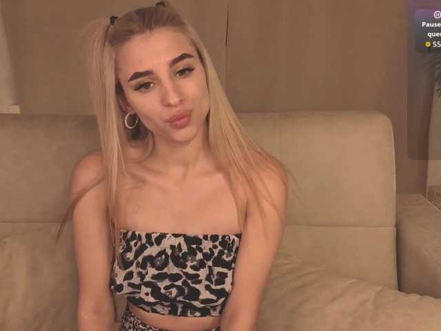 emy-angel1 live cam on BongaCams